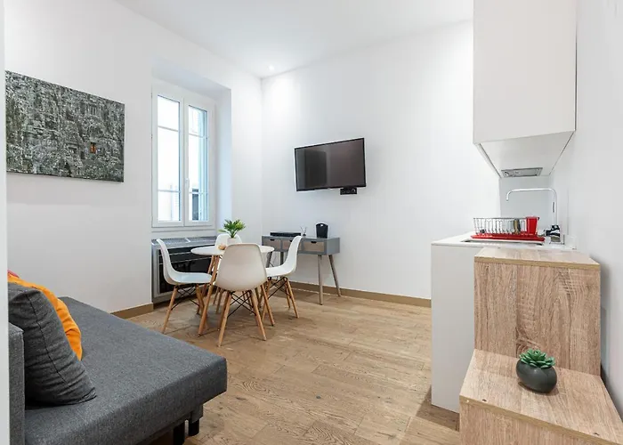 Garibaldi Square - Cozy 1 Bdr Old Town