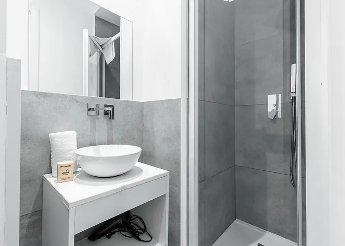 Апартаменты Garibaldi Square - Cozy 1 Bdr Old Town