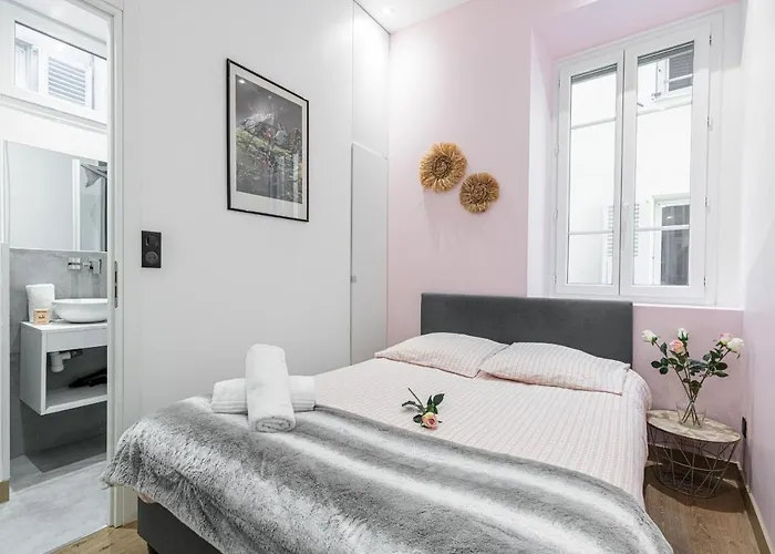 Апартаменты Garibaldi Square - Cozy 1 Bdr Old Town *