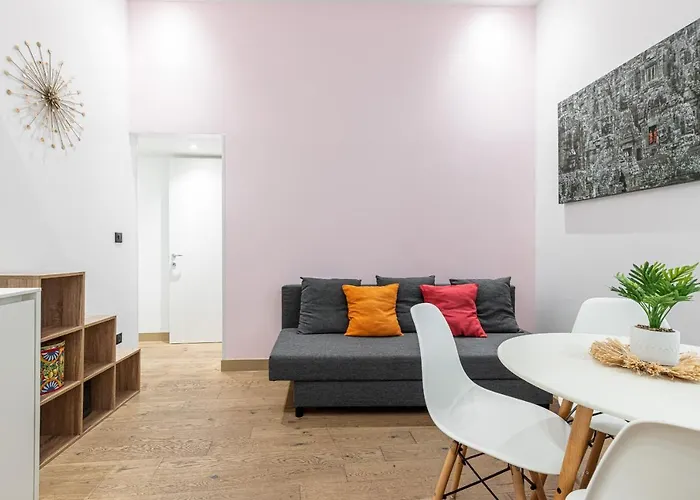 Апартаменты Garibaldi Square - Cozy 1 Bdr Old Town *