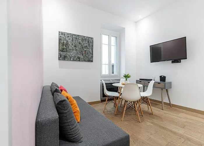Апартаменты Garibaldi Square - Cozy 1 Bdr Old Town *